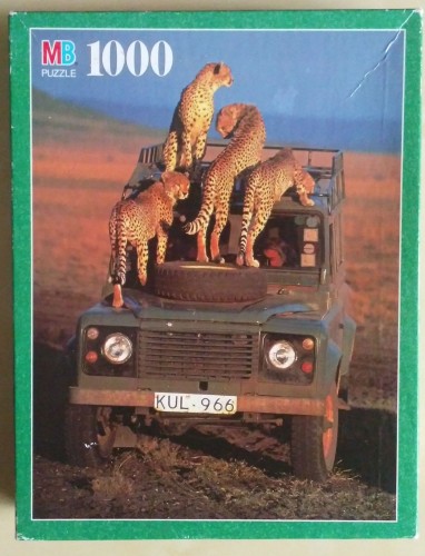 MB Puzzle 1000 Curious Cheetah Family.jpg