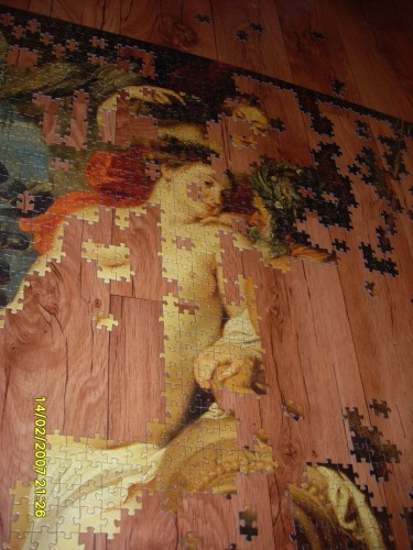 SL383189.jpg (1.97 МБ) 8666 просмотров Детальки с боковыми зацепками наискосок, направленные одна вверх, ругая вниз, вызывавшие недоумение поначалу, собираются в вертикальную линию по 4 штучки.