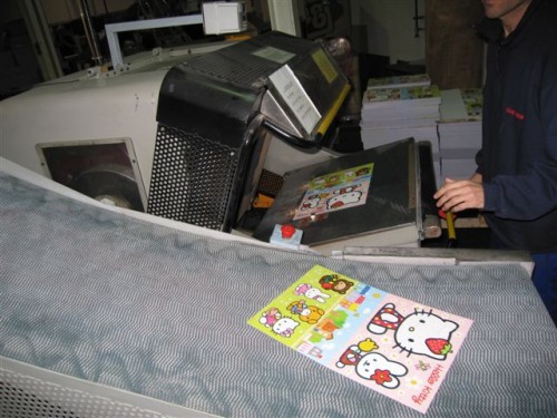 -нож для маленьких пазлов2.jpg (73.79 КБ) 31295 просмотров .<br />Разрезанный пазл кладут на конвеер и он едет к следующей машине.