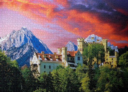The Hohenschwangau Castle, Bavaria # Замок Хоэншвангау, Бавария, 2000 деталей (Trefl 27053).jpg