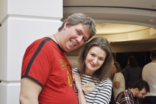 в обнимку с финалисткой)