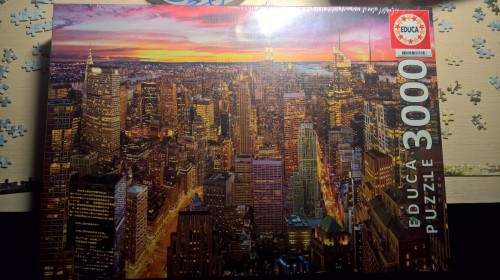 7Rqyls8AejI.jpg (317.21 КБ) 2840 просмотров Увидел в Леонардо Спб и не смог удержаться от покупки, пазлы это болезнь :)