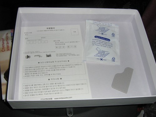 А в коробочке была какая-то бумажка на корейском языке, клей, и скребок для размазывания клея :)