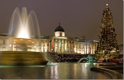 Trafalgar_Square_Christmas_Carols__Dec_2006_3.jpg