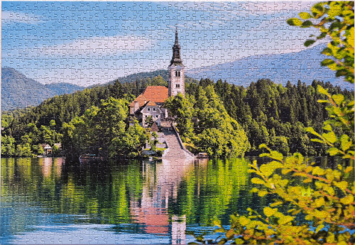 Более яркий.
