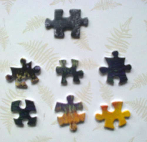 Rotation of Фото1664.jpg (400.45 КБ) 3909 просмотров Пазлинки маленькие.. <br />Сверху для сравнения - кусочек от 1000го Трефла