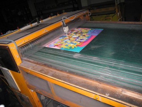 и упаковка больших пазлов2.jpg (64.11 КБ) 31514 просмотров .<br />Все полностью делает машина - от подачи листов с картоном, до сбора готовых упаковок в контейнер.